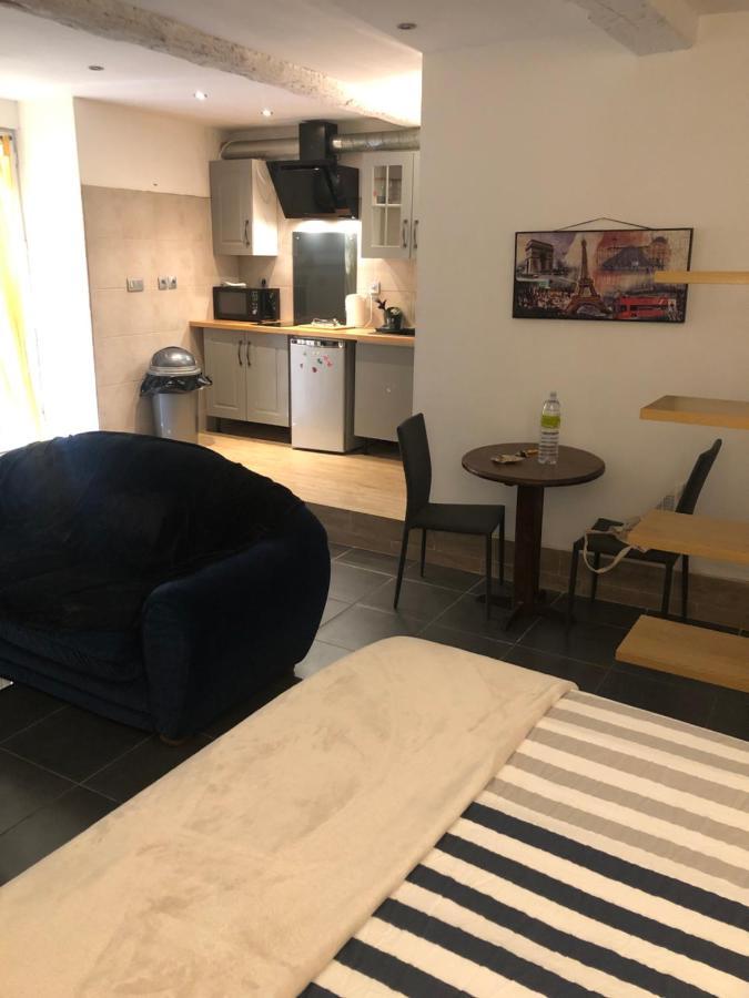 Studio Centre Ville Proche Gare Avec Cour Privee Carcassonne Luaran gambar